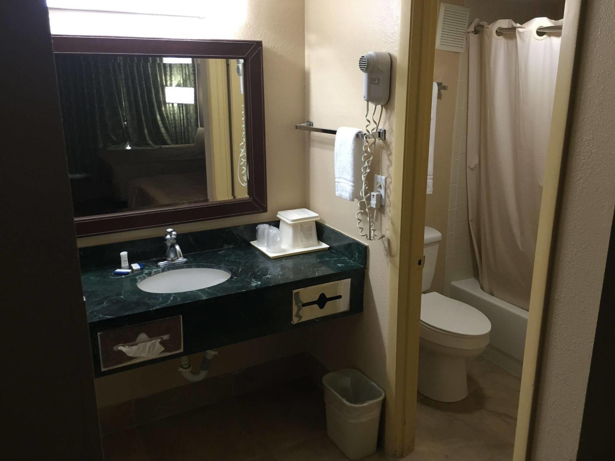 Rodeway Inn Bushnell  Kültér fotó